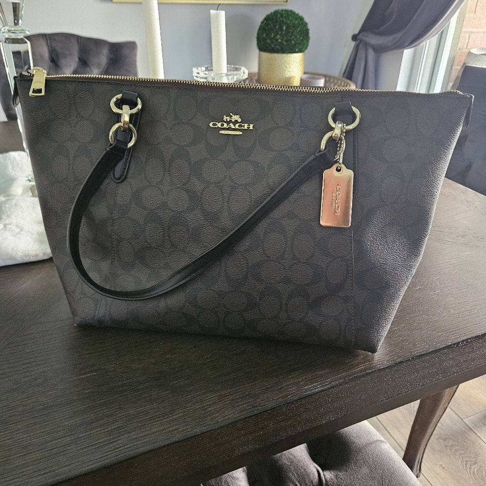 SOLD- COACH AVA TOTE